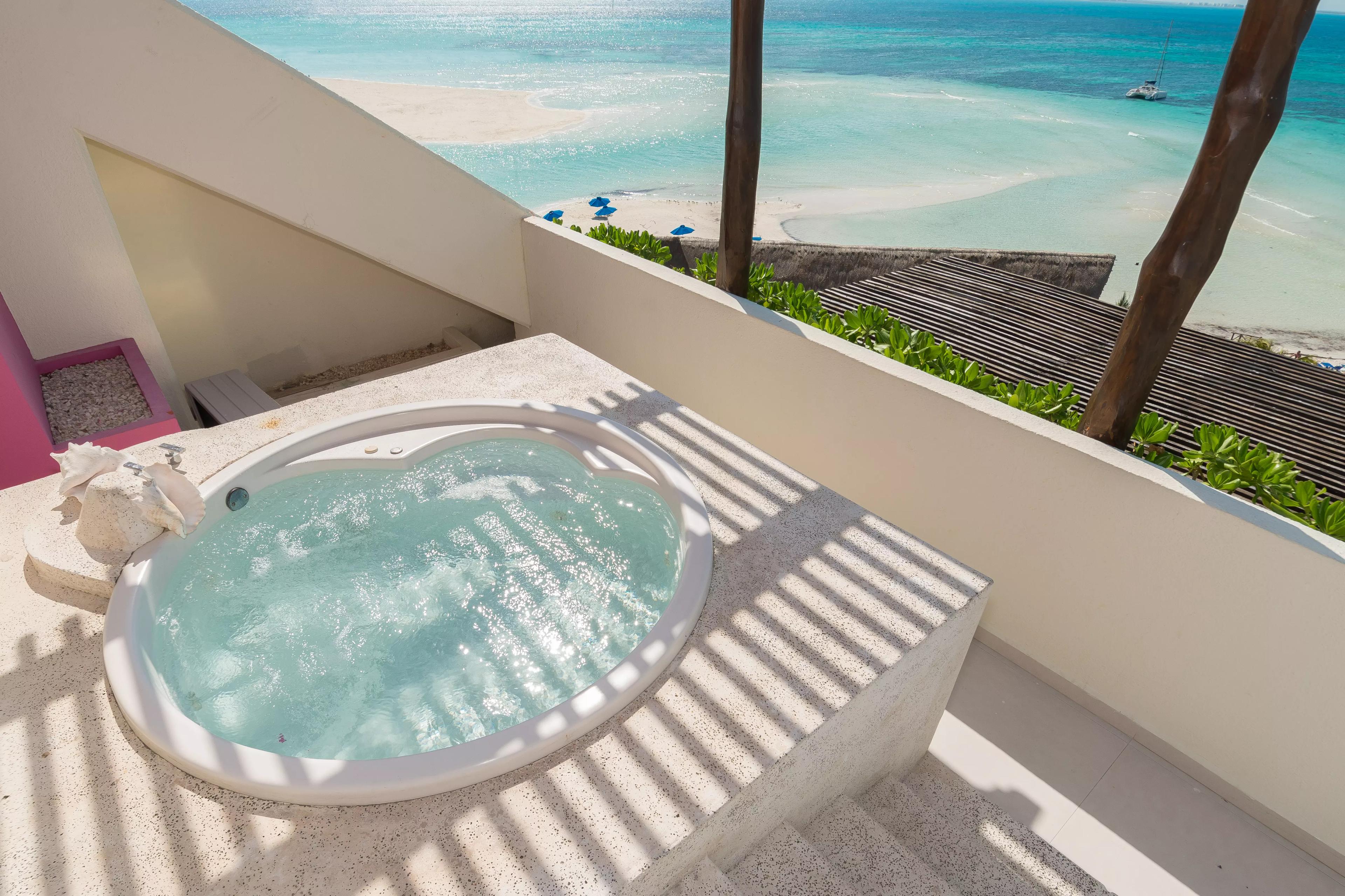 Honeymoon Jacuzzi Ocean View Suite